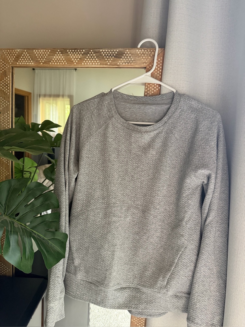 Women’s Crewneck Textured Pullover Sweater - Light Gray best for a small/medium - Picture 2 of 4